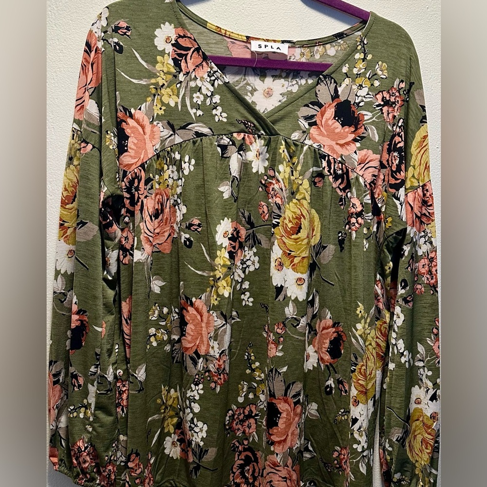 Women’s Floral Top